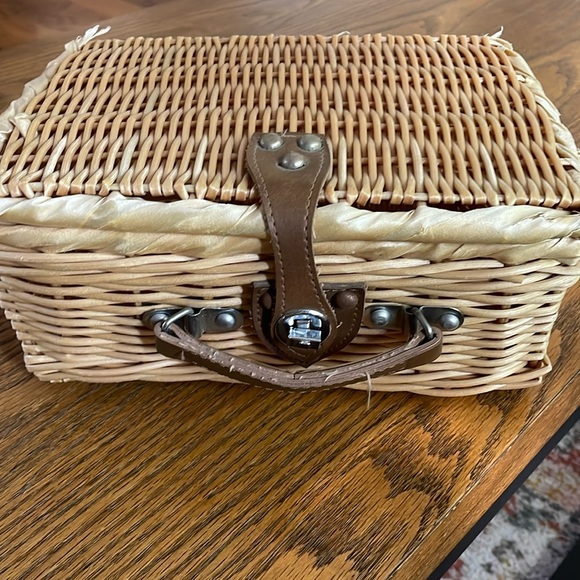 Handbags - Vintage Wicker Basket Clutch, GUC